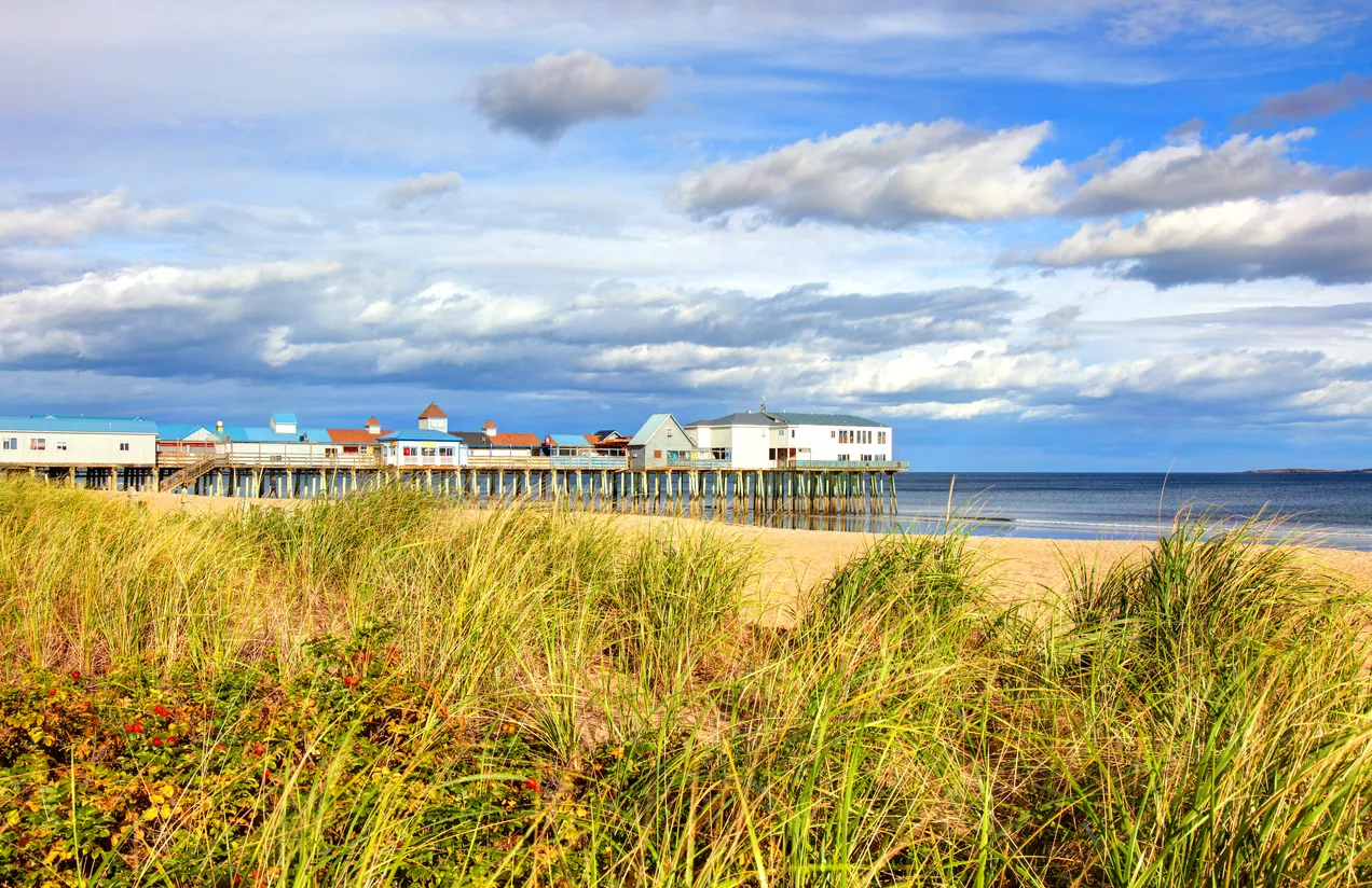 La plage d'Old Orchard et sa jetée © iStock / DenisTangneyJr