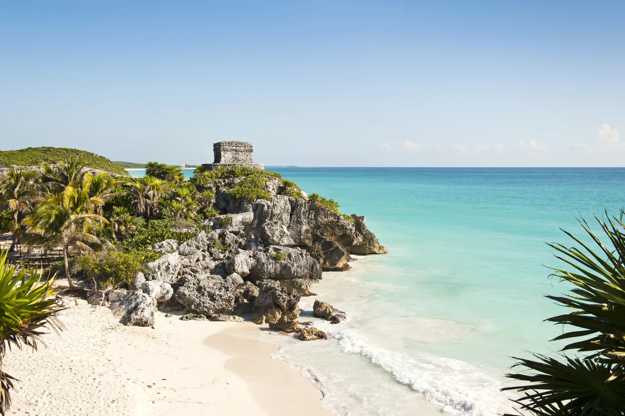 Le temple de Tulum sur la côte caraïbe du Mexique, riviera maya.  © iStock / asmithers