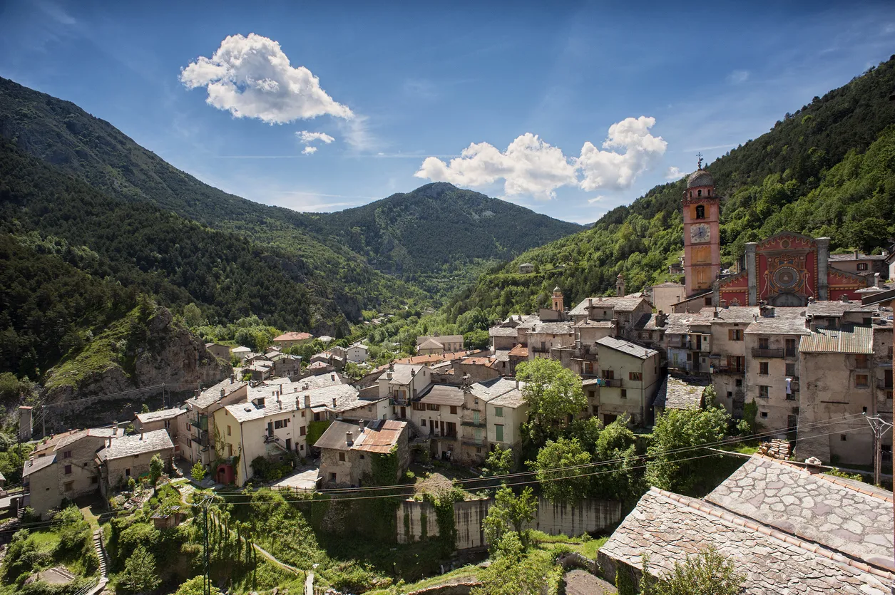 Le village de Tende- © iStock-174318215 - timsaxon