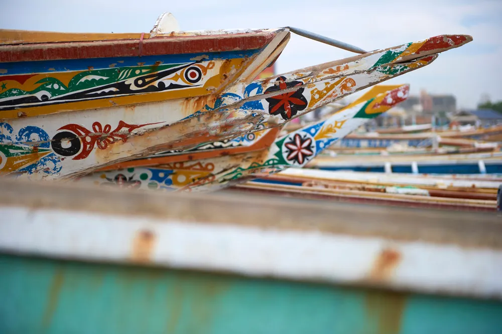 Pirogues africaines sur la plage de Dakar | © stillwords
