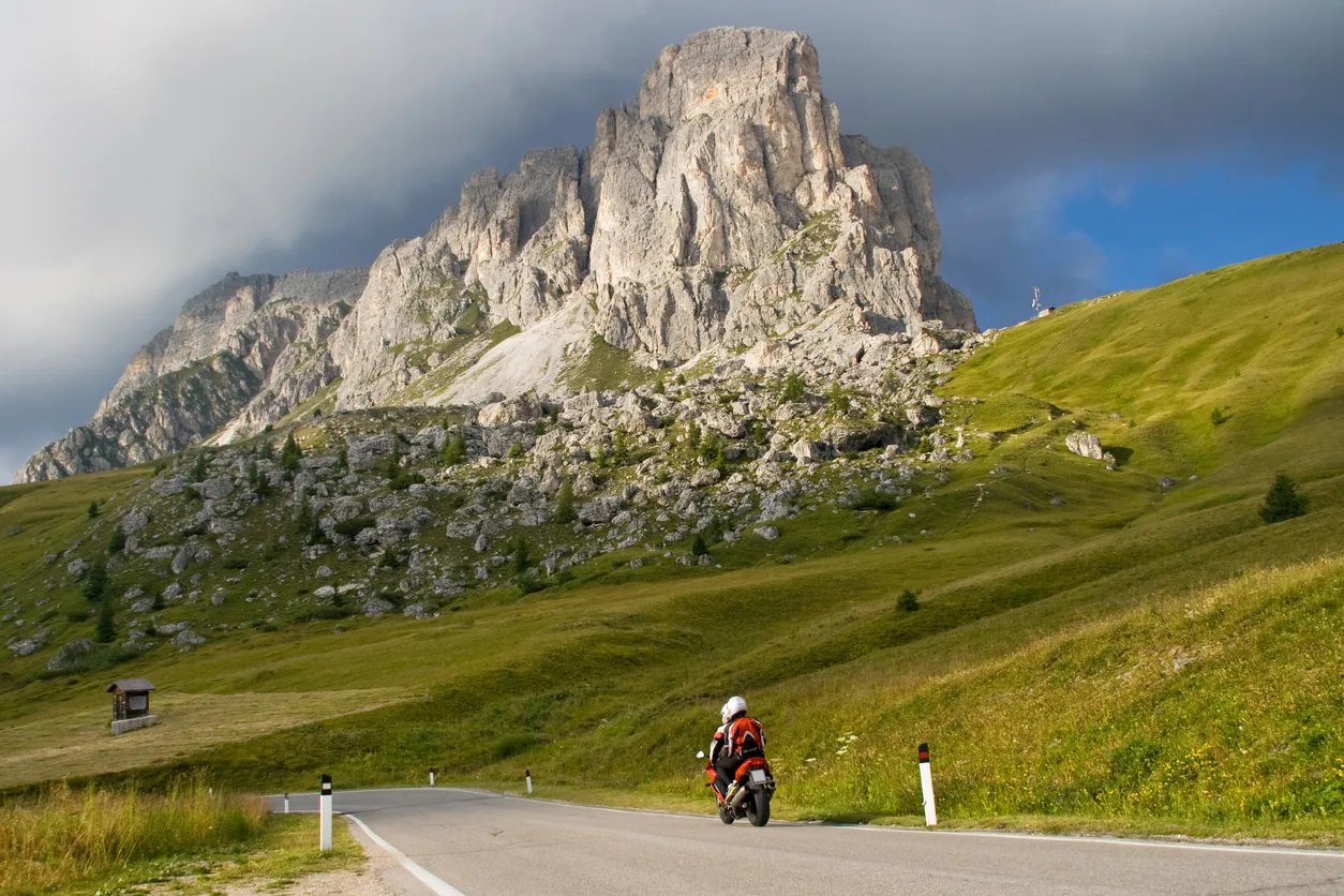 L'impressionnant Col de Giau dans les Dolomites - photo © iStock - santirf