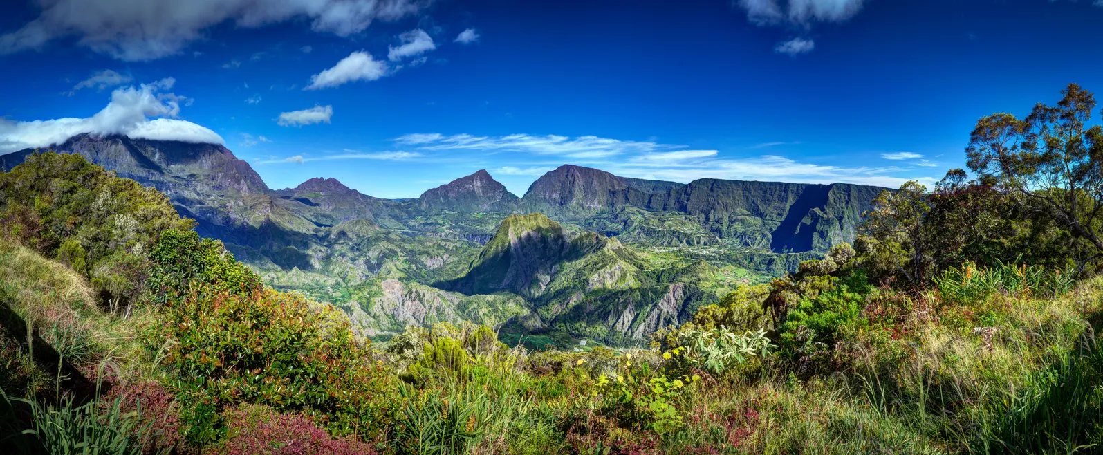 Le cirque de Salazie, au coeur de l'île de la Réunion © iStock / Infografick