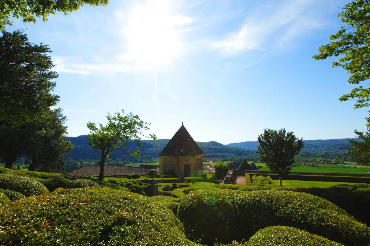Les Jardins suspendus de Marqueyssac en Dordogne © iStock /  IvanMikhaylov