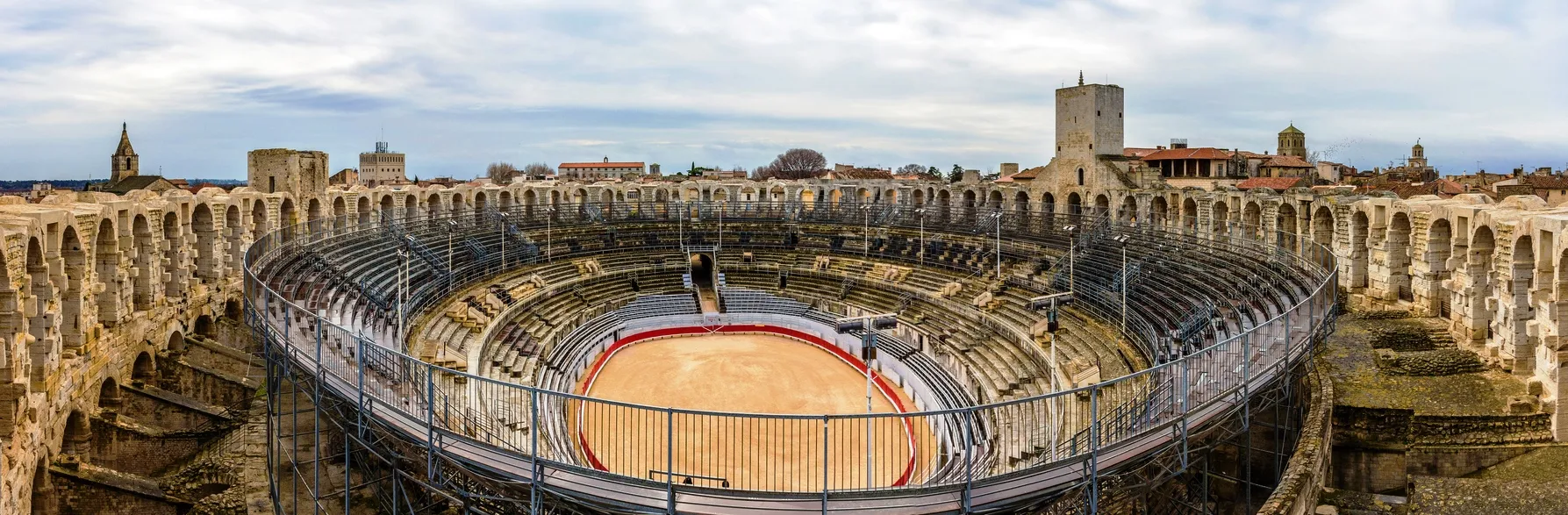 L'amphithéâtre romain de Arles où a lieu chaque année les Rencontres  de la photographie d’Arles © iStock / Leonid Andronov