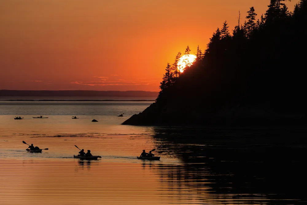 Kayaks dans le Parc national du Bic, Bas Saint-Laurent © iStockphoto.com/Onfokus