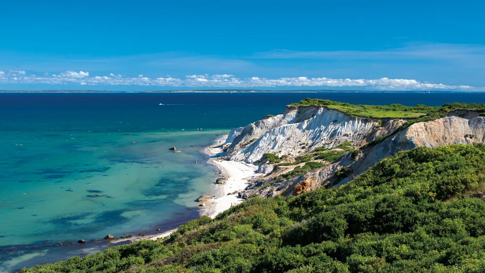 Aquinnah Cliffs, Martha’s Vineyard. | © iStockphoto.com/bernson74