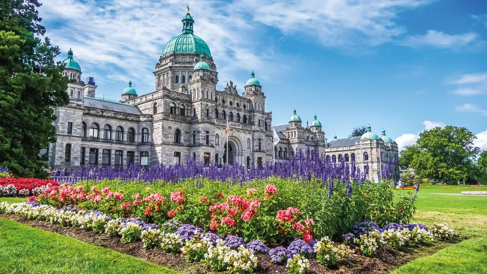 Le majestueux Provincilal Legislature Buidings à Victoria © iStockphoto - bluejayphoto
