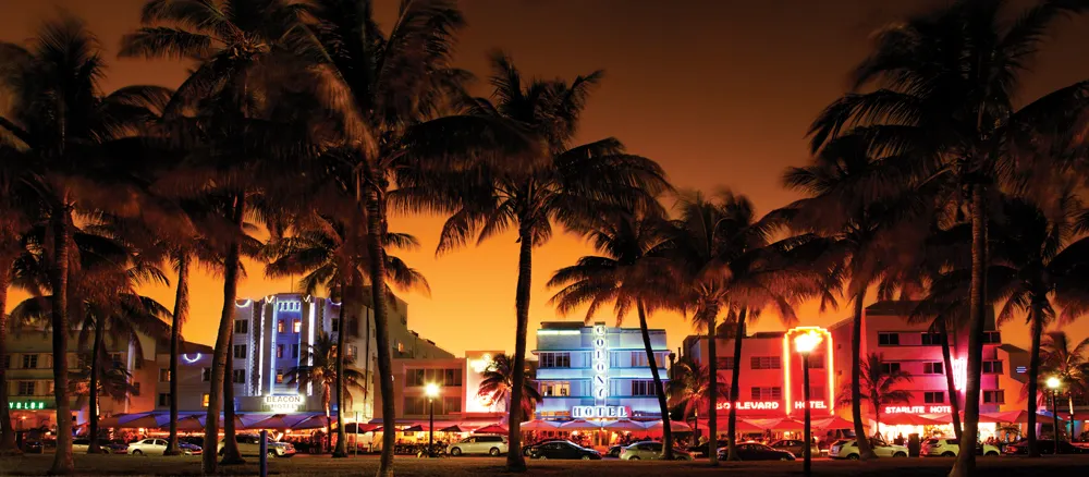 Ocean Drive, South Beach. 
©iStockphoto.com/cdwheatley 