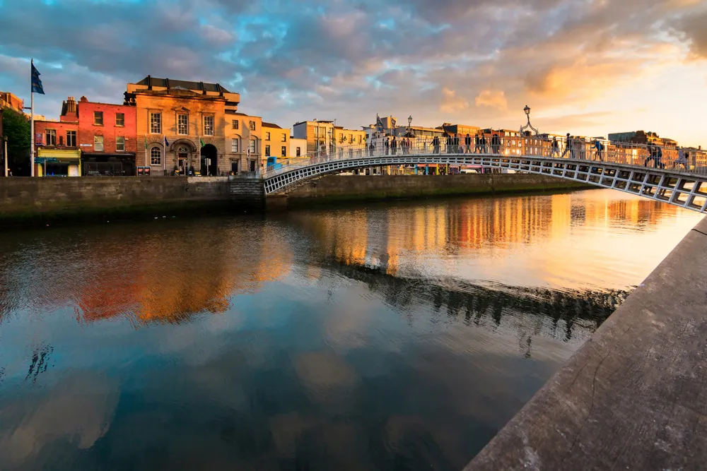 Liffey Bridge, ou Ha’penny Bridge, Dublin, Irlande | © yktr