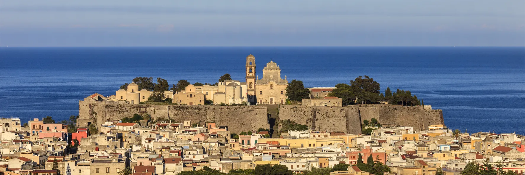 Lipari, la plus peuplée des îles Eoliennes, Sicile, Italie © iStock / Flavio Vallenari