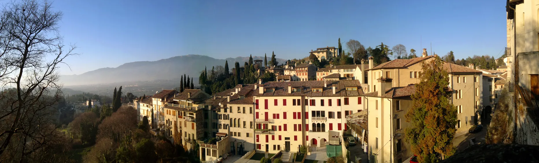 Vue sur l'ancienne ville d'Asolo
© iStock/AlbertoPatron