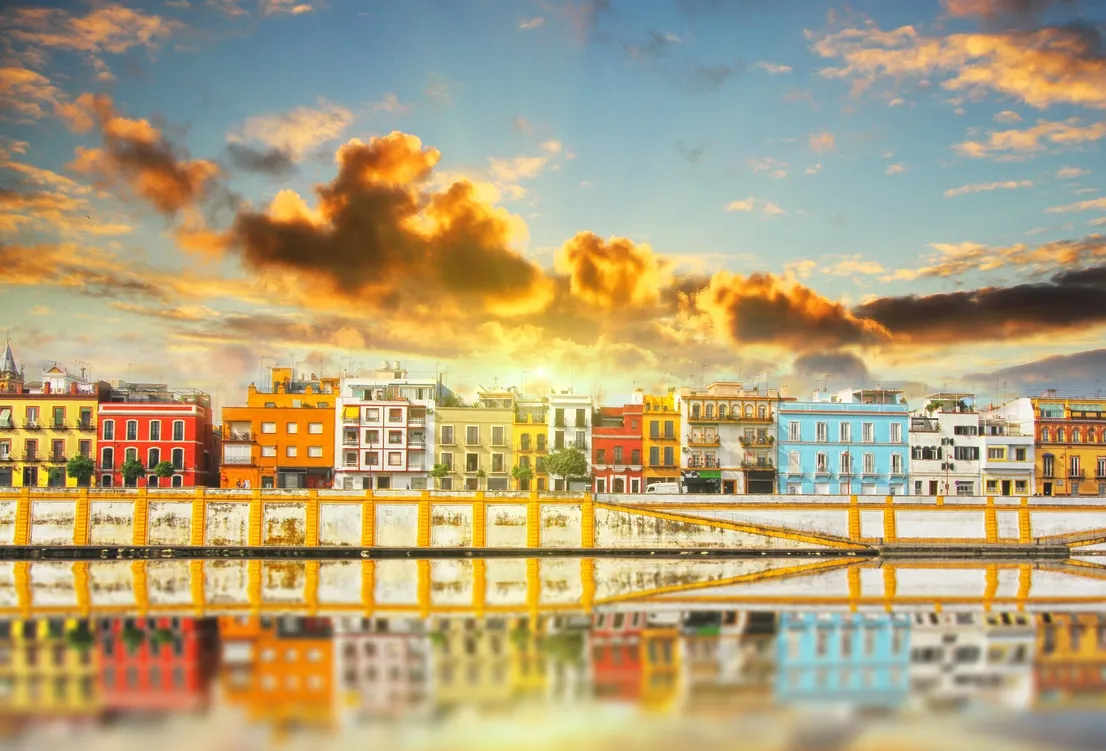 Le quartier Triana au bord du Guadalquivir à Séville, Andalousie, Espagne © iStock / S. Aleshin