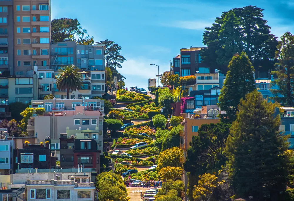 Lombard Street. 
©iStockphoto.com/Ershov_Maks 