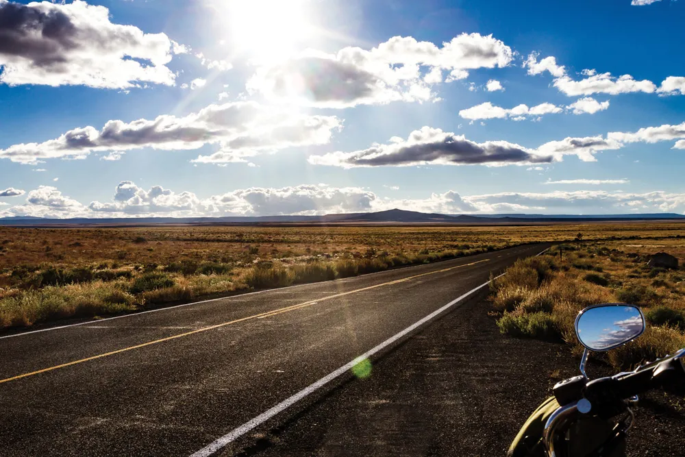 Route solitaire en Arizona | © iStockphoto.com/GillTeeShots