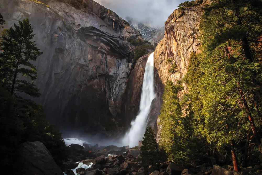 Lower Yosemite Fall©iStockphoto/Bartfett