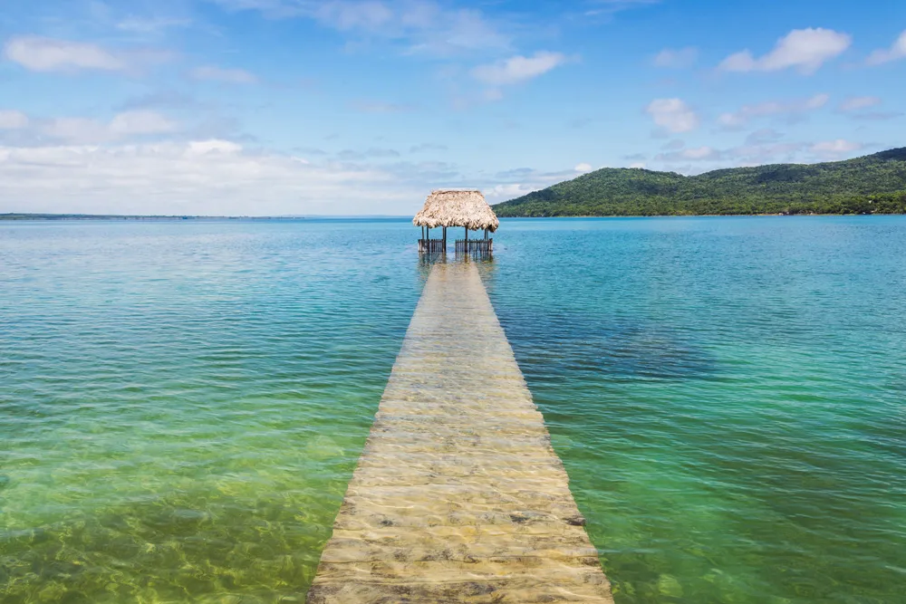 Lago Petén Itzá, Guatemala | © Mlenny