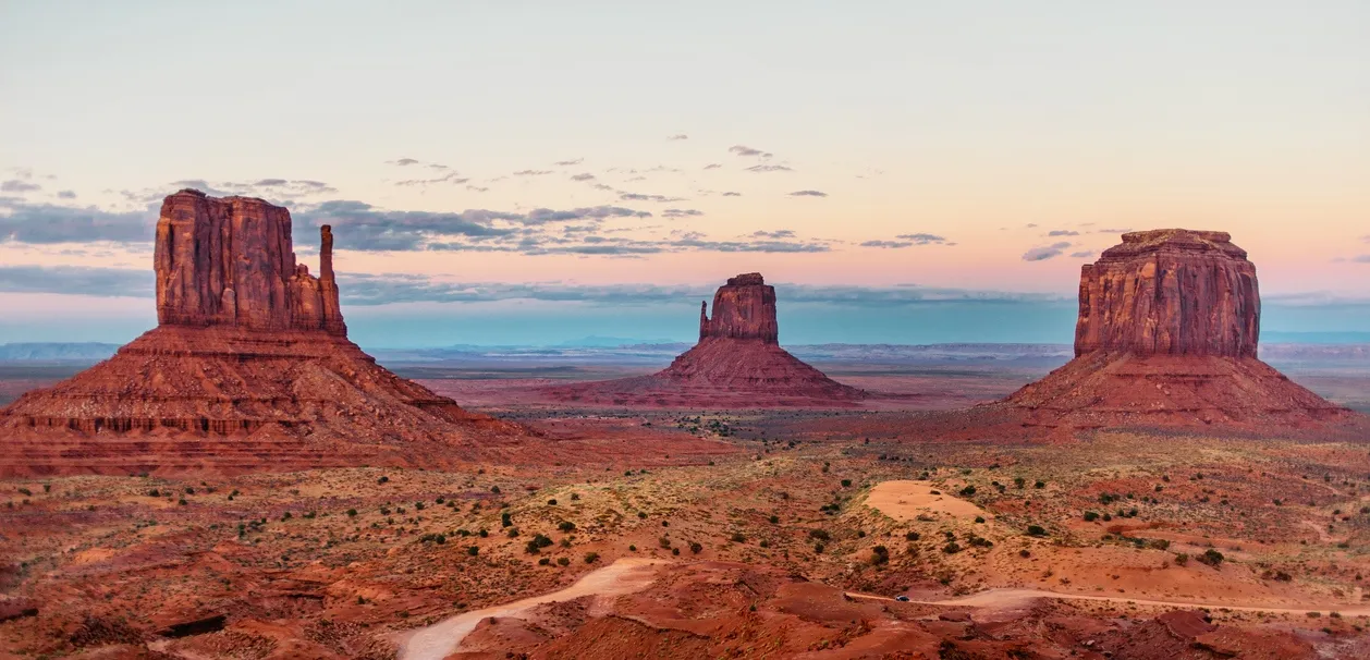  Monument Valley à la frontière entre l'Arizona et l'Utah, États-Unis. © iStock / Xsandra