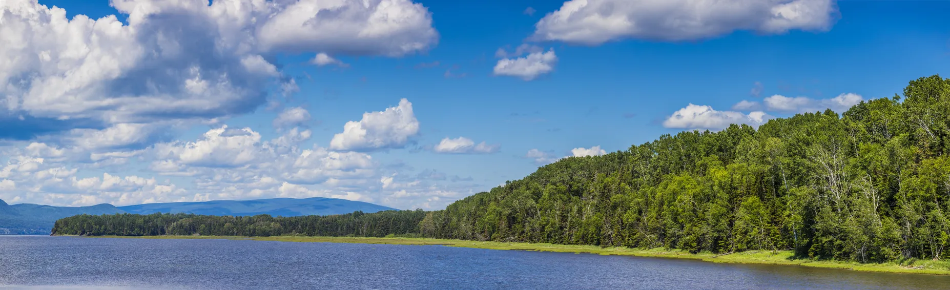 Plage de Penouille à Forillon, en Gaspésie, Québec. © iStock / Instants