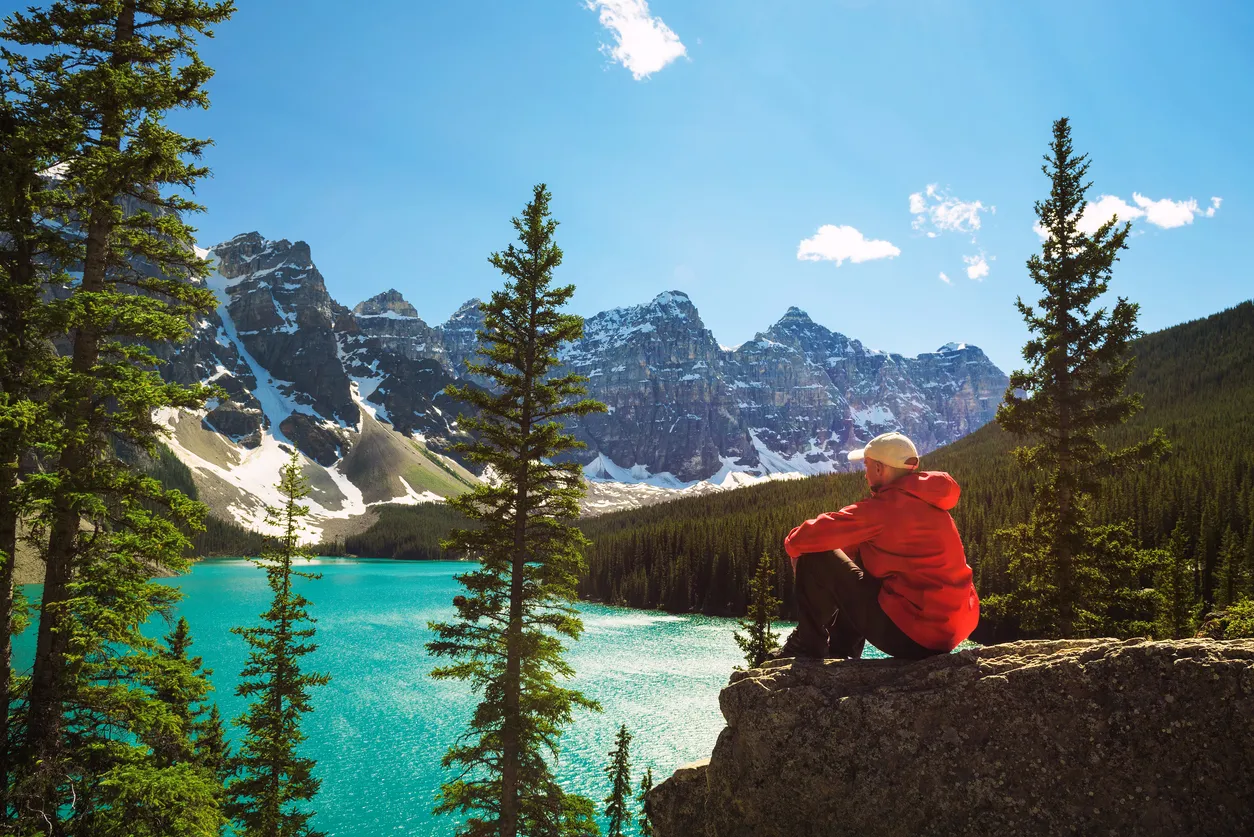 Lac Moraine dans le parc national de Banf, Alberta, Canada © iStock / miroslav_1