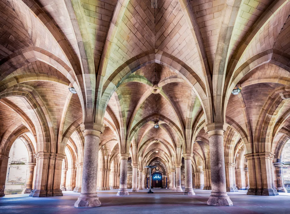 The Cloisters, University of Glasgow, Écosse, Royaume-Uni | © Kikagogo