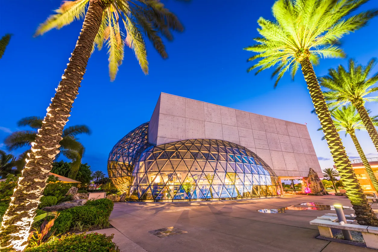 Le Dali Museum consacré au peintre Salvador Dalí, sur le campus de l’University of South Florida à St. Petersburg, Floride | © iStock / Sean Pavone