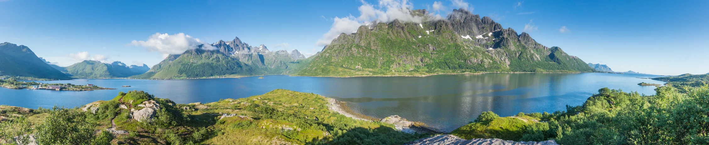 L'archipel de Lofoten en Norvège  © iStock / NataGolubnycha