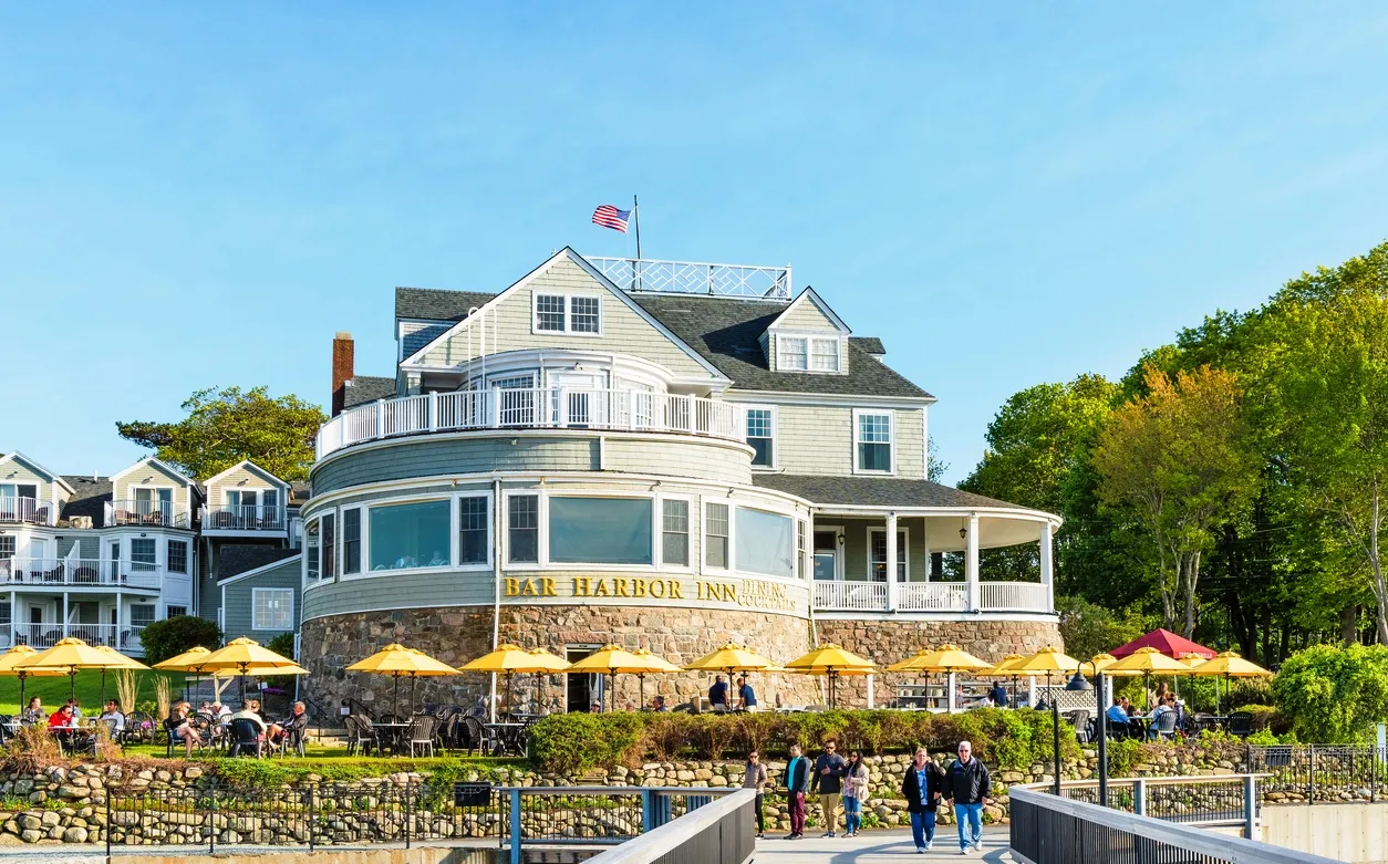Manoir en bord de mer à Bar Harbor, Maine © iStock / ablokhin