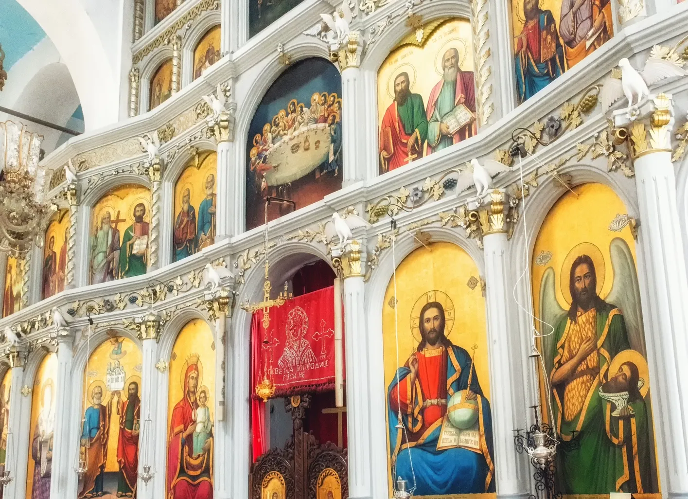 Détail de la décoration du choeur d'une église orthodoxe de Galicnik en Macédoine du Nord © iStock / atosan