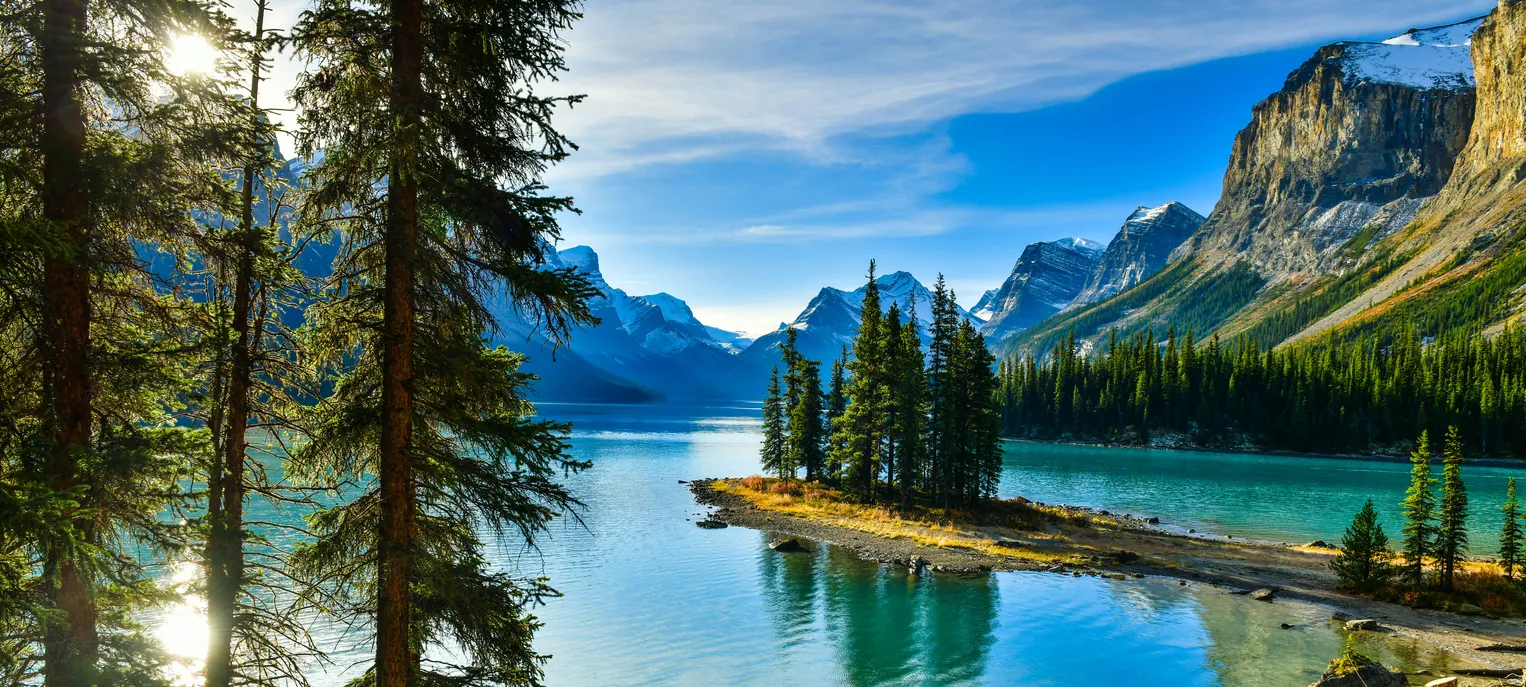 Spirit Island lac Maligne, Parc National Jasper, Alberta © iStock/MJ_Prototype