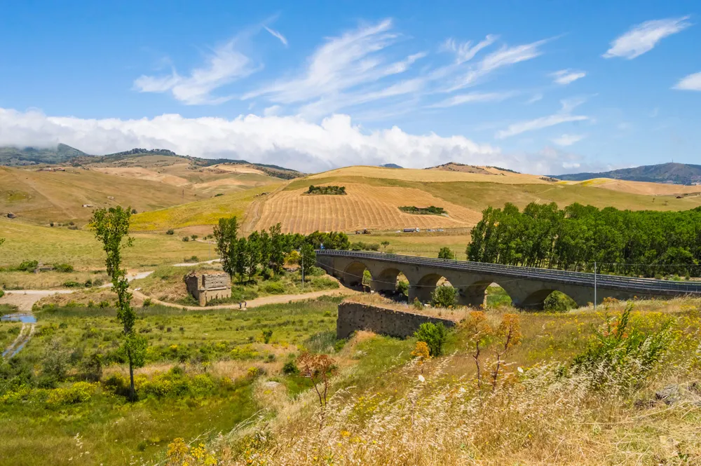 Aqueduc romain, Catane, Sicile | © philou1000