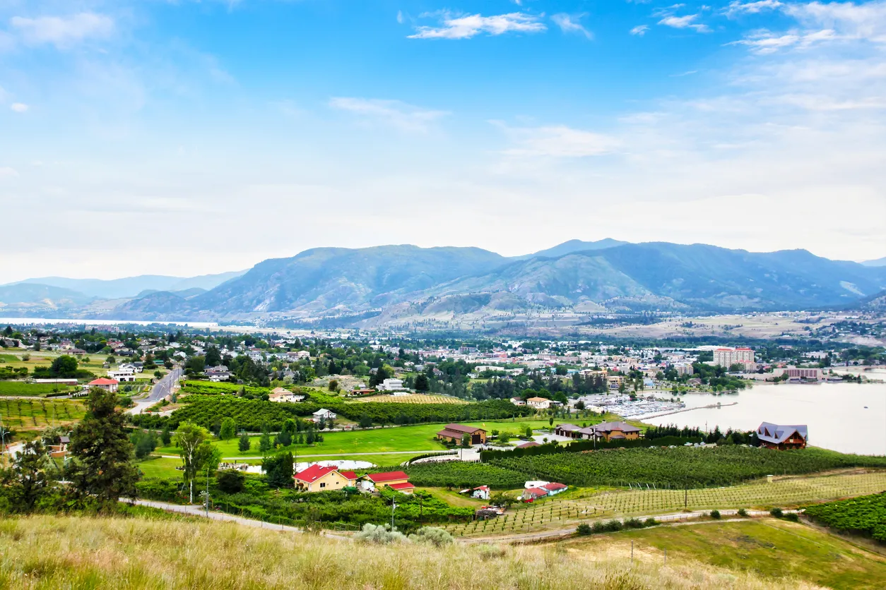 Vue aérienne des environs de Kelowna, vallée de l'Okanagana
© iStock/ronniechua