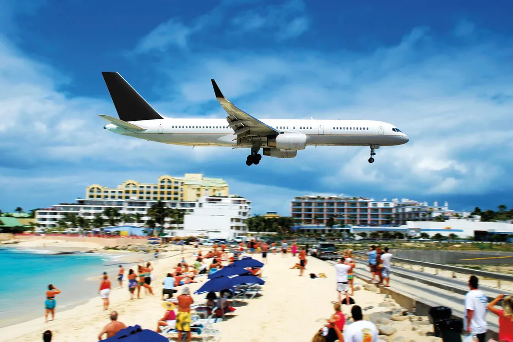 Aéroport de Sint Maarten  
©iStockphoto. com/hairandbeauty  
