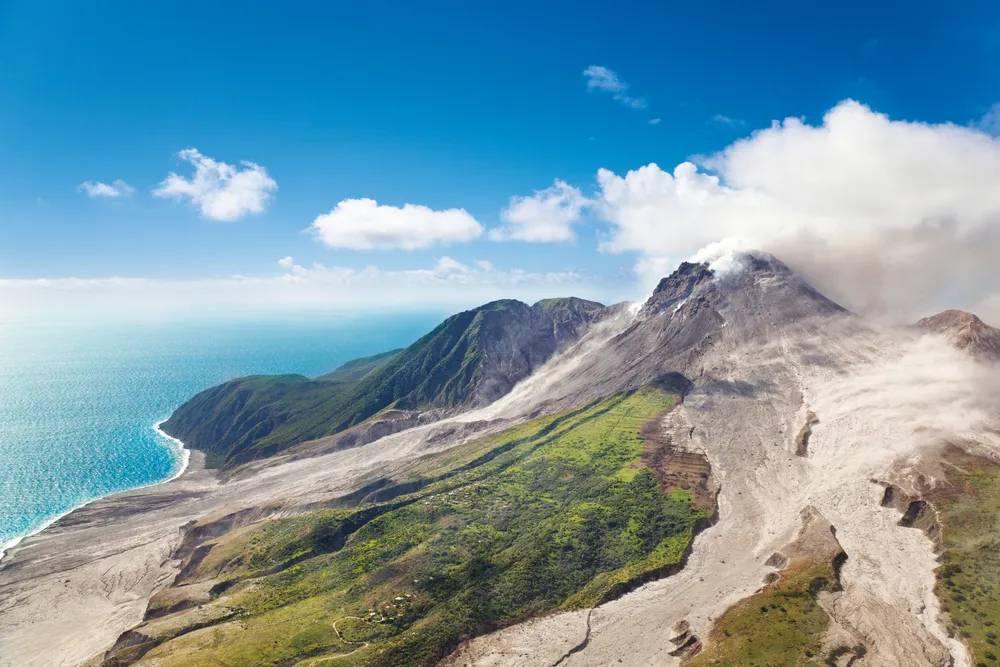 Le volcan de la Soufrière. 
Crédit:	©iStockphoto.com/MichaelUtech