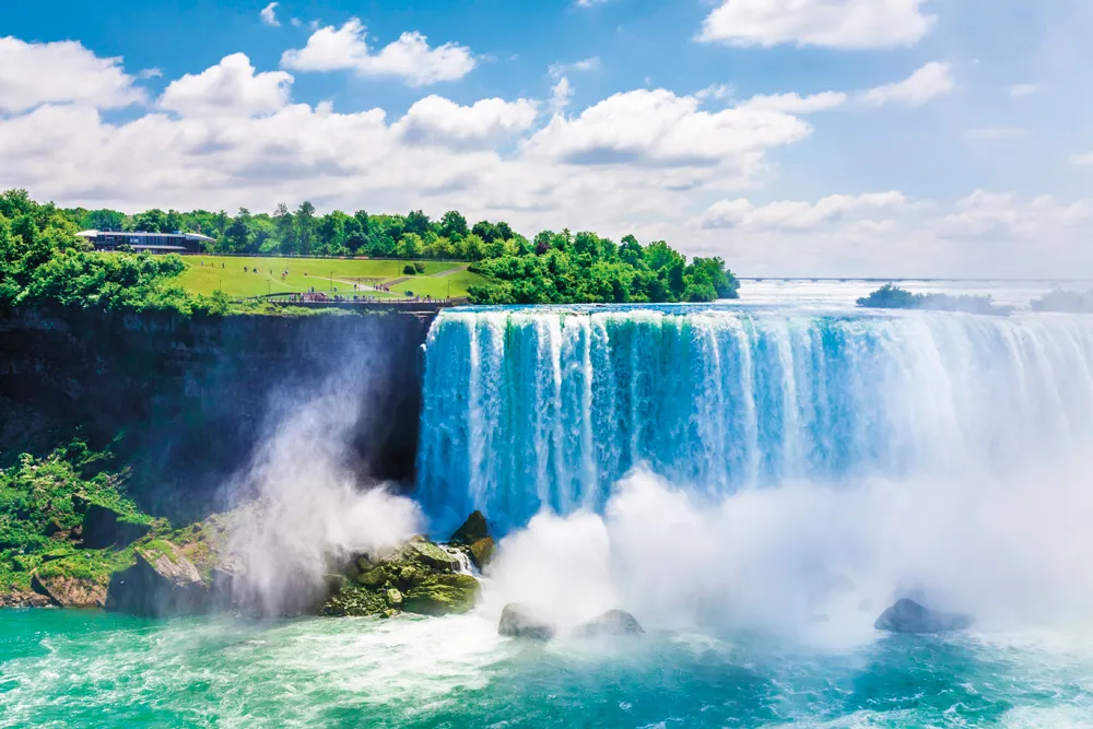 Le Niagara Falls State Park, du côté américain des chutes. 
©iStockphoto.com/David Sucsy 