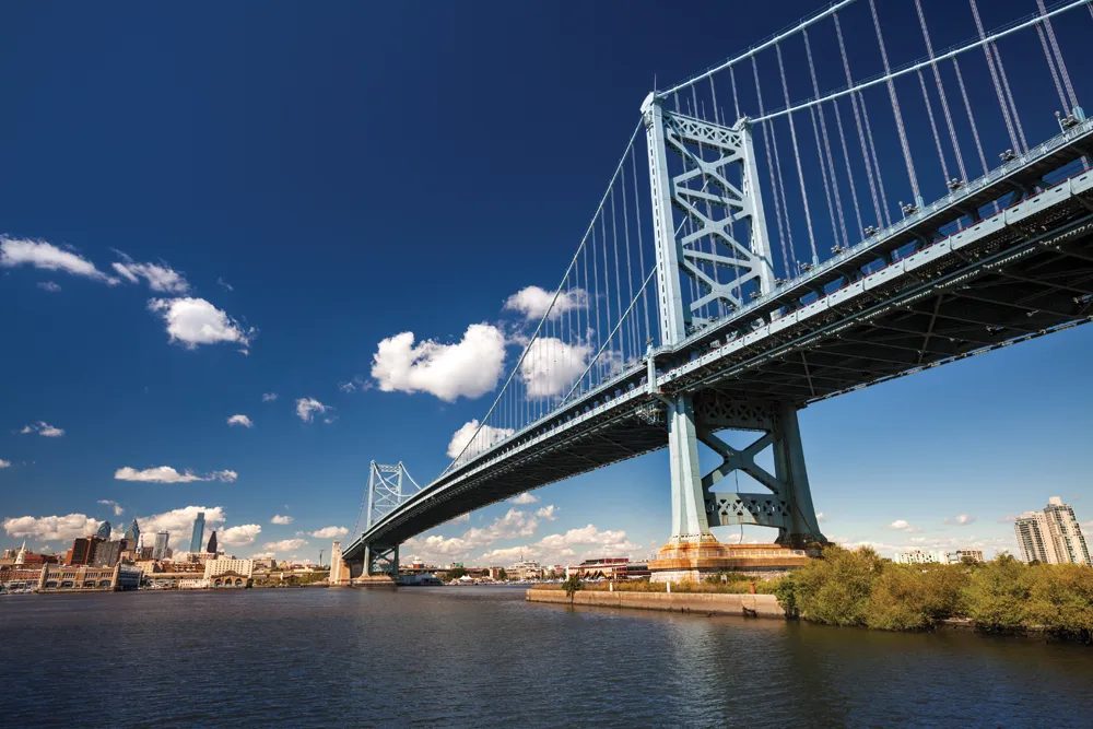 Le Benjamin Franklin Bridge, sur le fleuve Delaware. 
©iStockphoto.com/Pgiam 