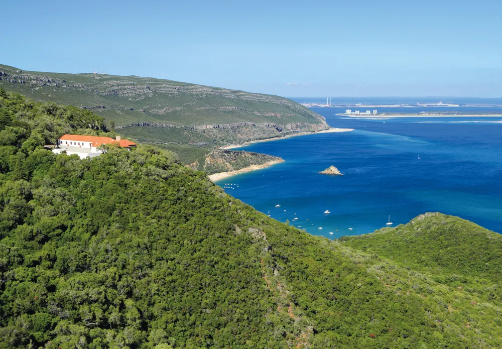 La Serra da Arrábida.©iStockphoto/johncopland