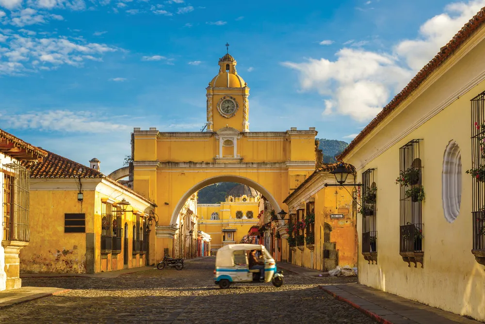 Antigua de Guatemala | iStockphoto.com/Roberto A Sanchez