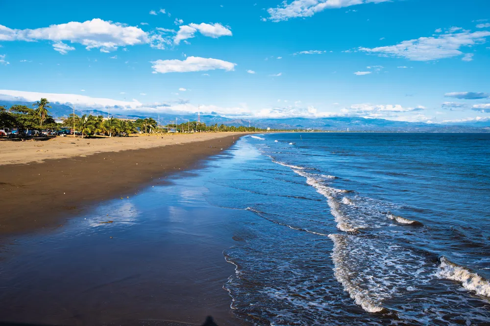 La plage de Puntarenas et le Paseo de los Turistas.©iStockphoto/MarkGillow