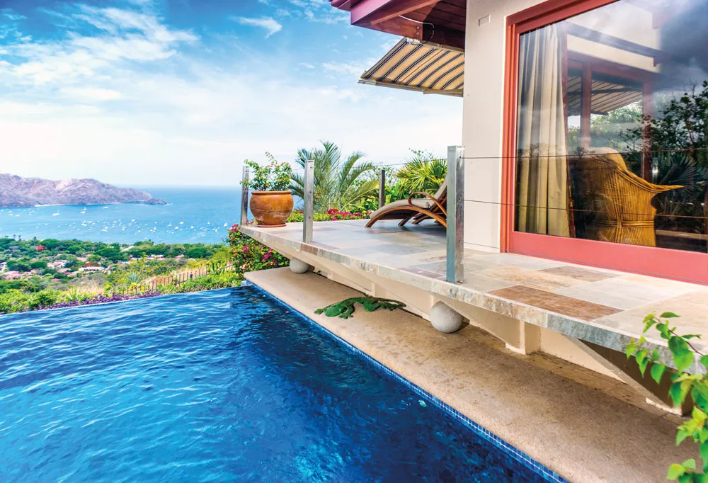 Hôtel avec vue sur l’océan. © iStockphoto / Fertnig