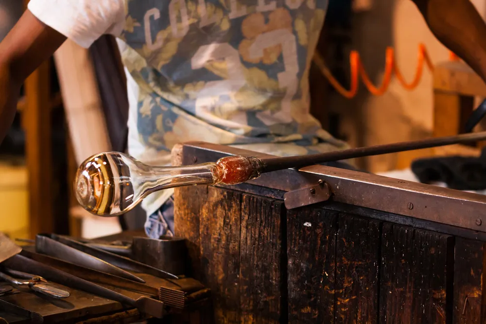 Artisan du verre.  | © iStockphoto.com/Gabri90