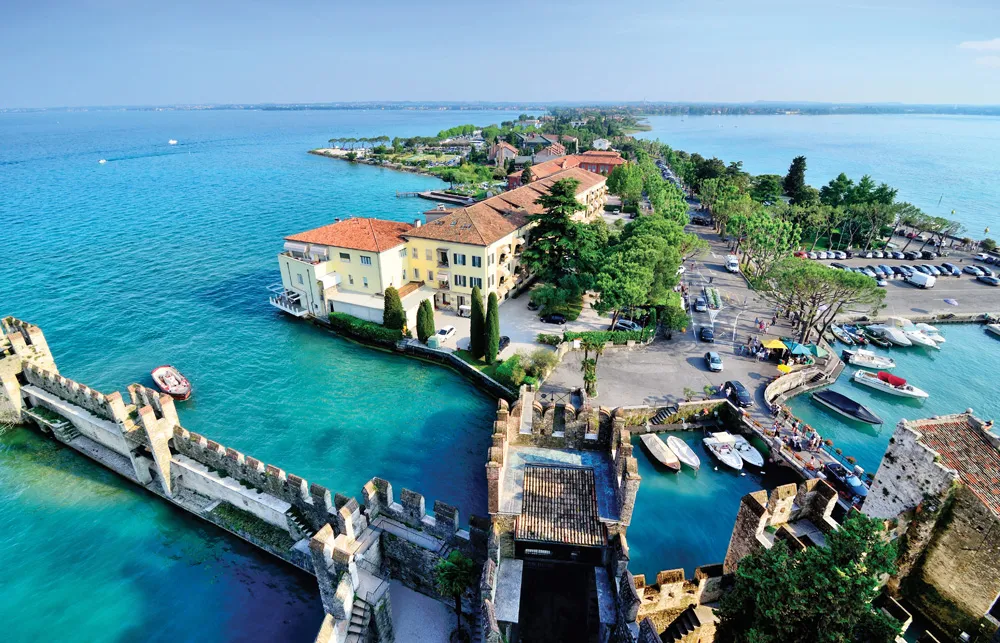 Sirmione en Lombardie, Italie du Nord | ©iStockphoto.com/alxpin 