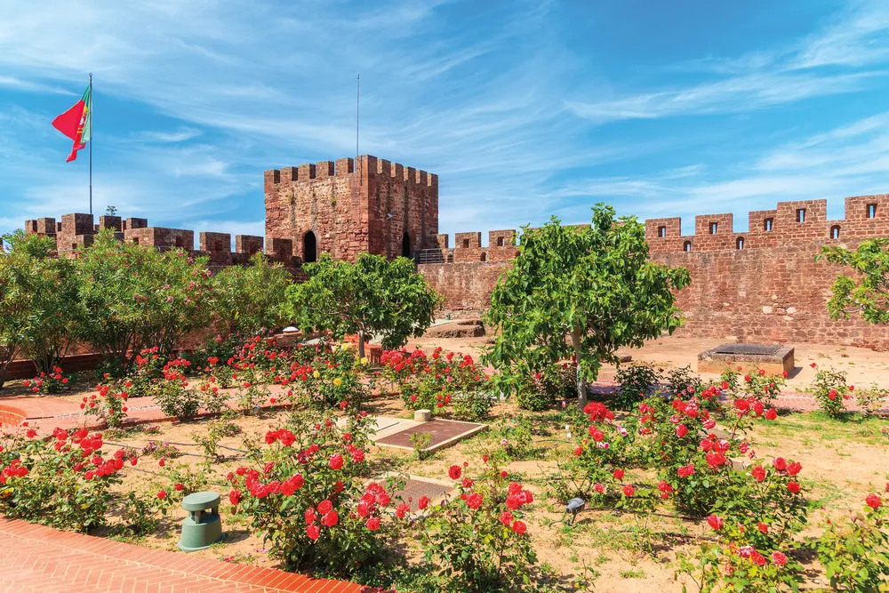 Le Castelo de Silves, Algarve, Portugal. | © Shutterstock.com/Pawel Kazmierczak